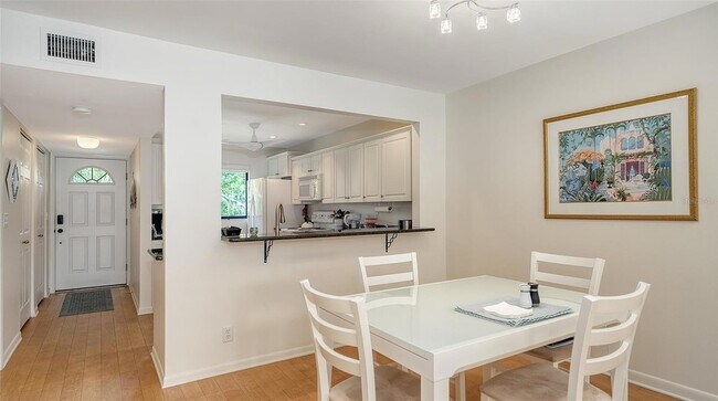 Building Photo - 1611 Clower Creek Dr