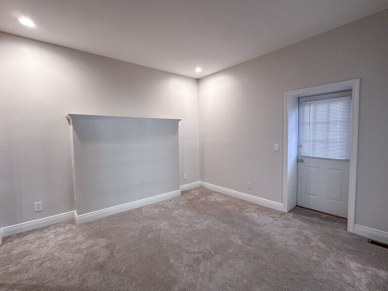 Building Photo - 334 Kilgour St