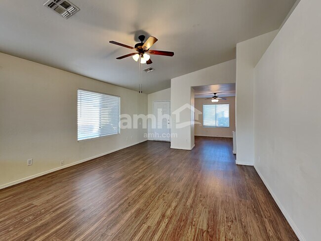 Building Photo - 15827 W Monroe St