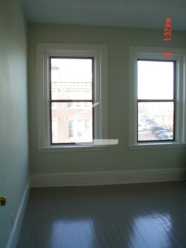 Building Photo - 12 Glenville Ave