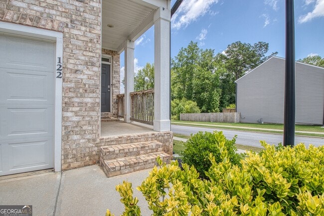 Building Photo - 122 Silver Birch Pass