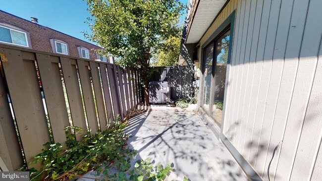 Building Photo - 3836 Miramonte Pl