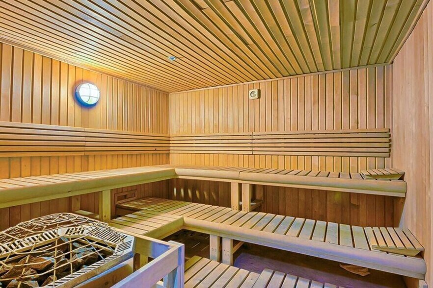 Building Photo - 1010 W Beach Blvd