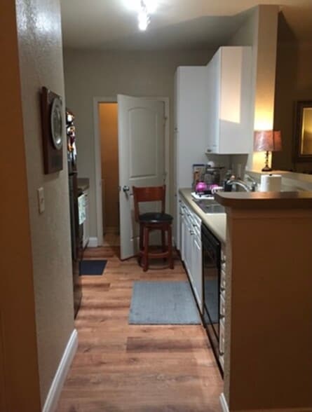 Building Photo - 4221 W Spruce St