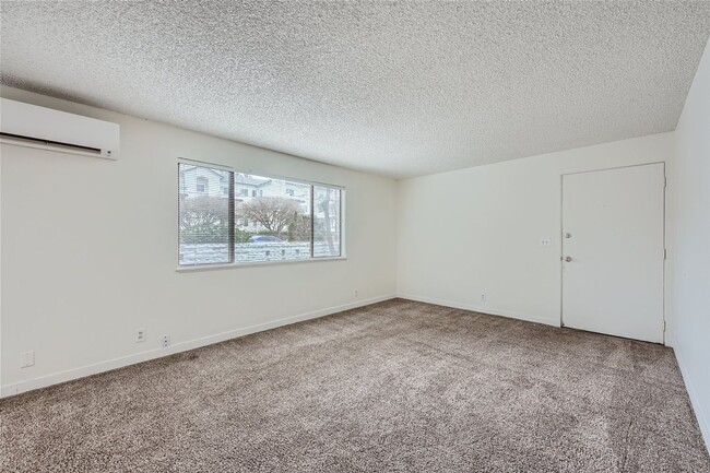 Building Photo - 12737 Greenwood Ave N