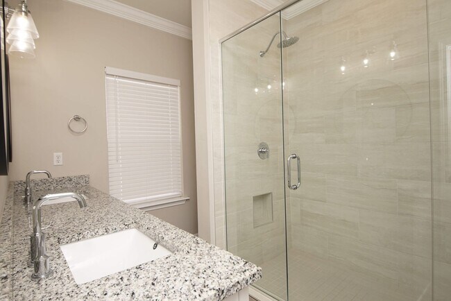 Building Photo - Great Location in Fort Walton Beach Near Bases and Hospital.