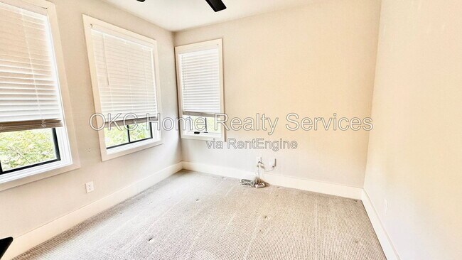 Building Photo - 941 Pedalers Ln