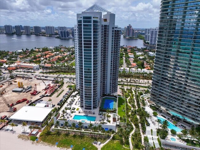 Building Photo - 18911 Collins Ave