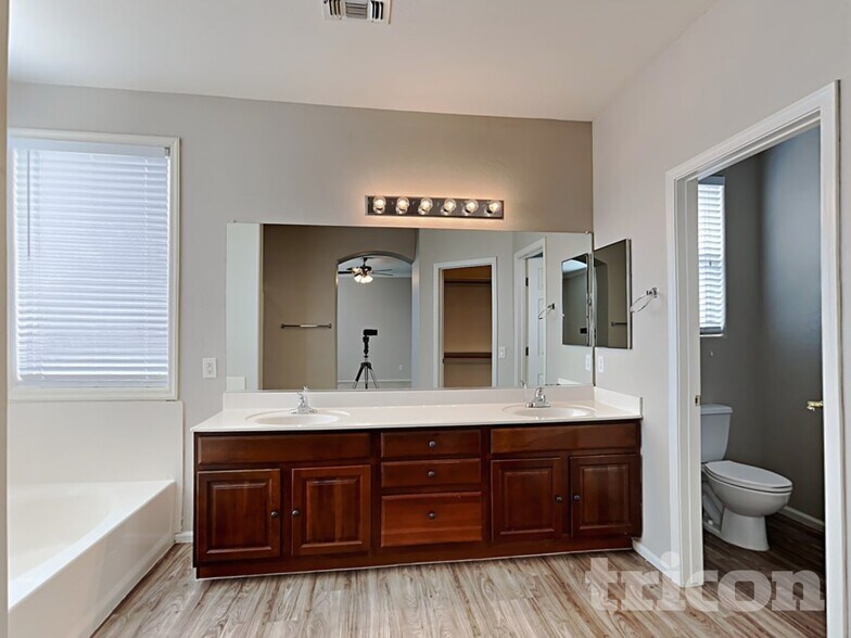 Building Photo - 3227 W White Canyon Rd