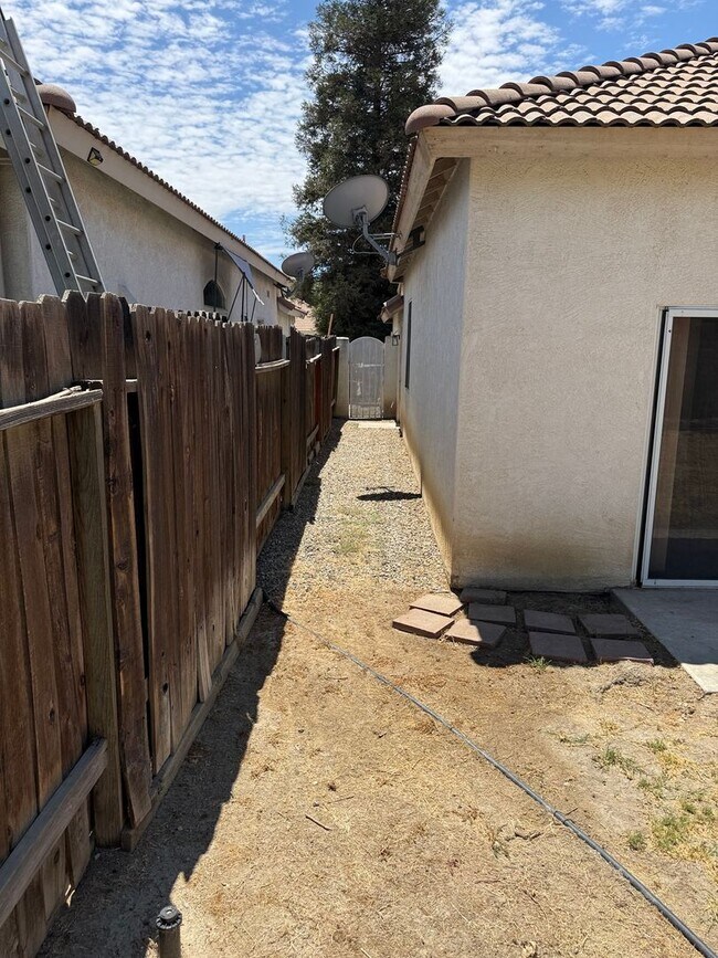 Building Photo - 10612 Tivoli Ct