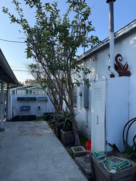 Building Photo - 3720 Ruthelen St