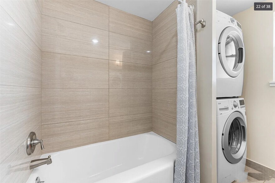 Building Photo - 1588 Alki Ave SW