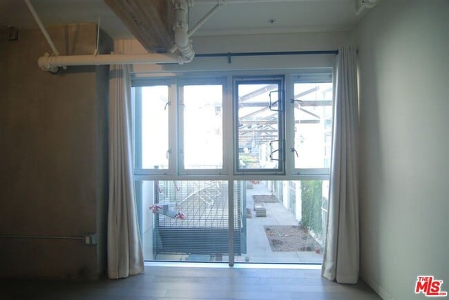 Building Photo - 527 Molino St