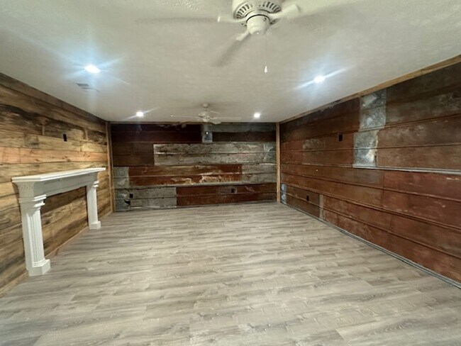 Building Photo - 2111 US-82