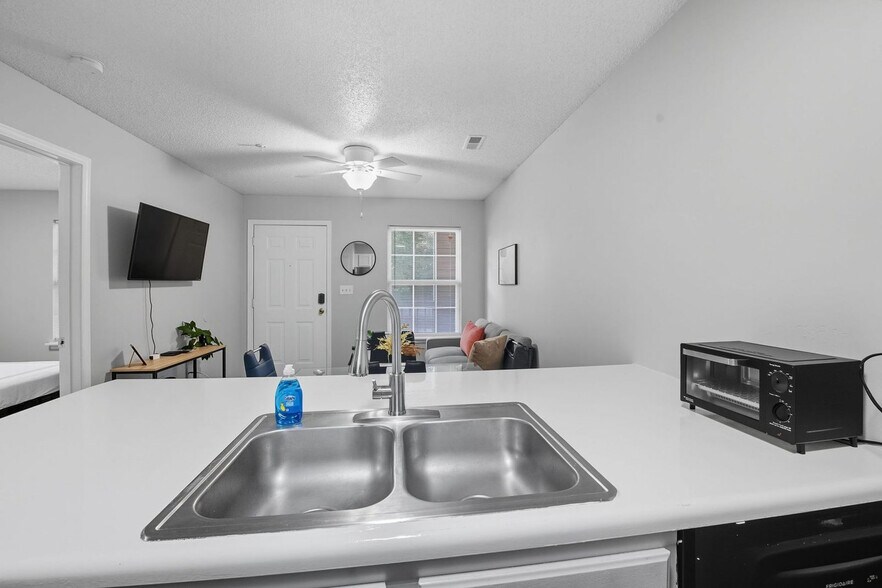 Building Photo - 254 Kings Creek Dr