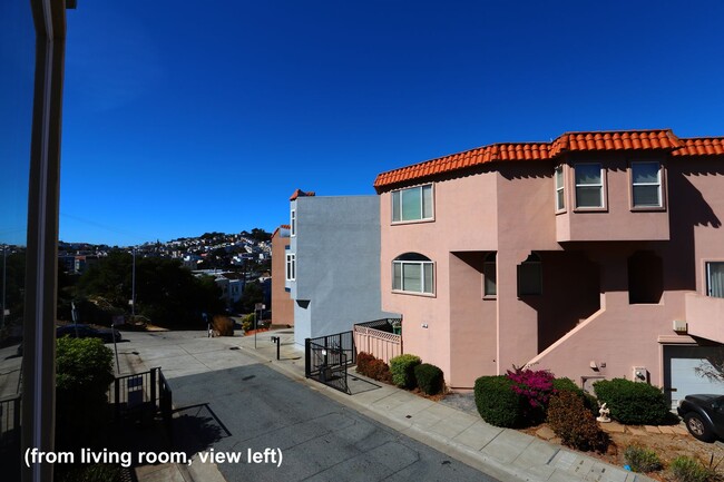 Building Photo - Bayview: Modern Townhome 4 bedroom 2 1/2 B...