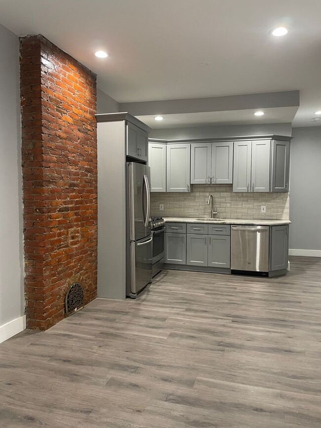 Building Photo - 427 Chambers Ave