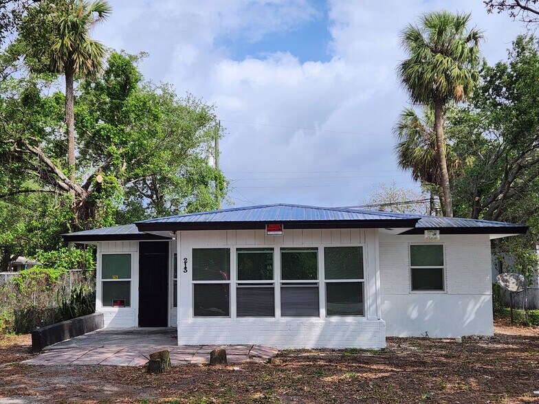 Building Photo - 213 SW 2nd Ct