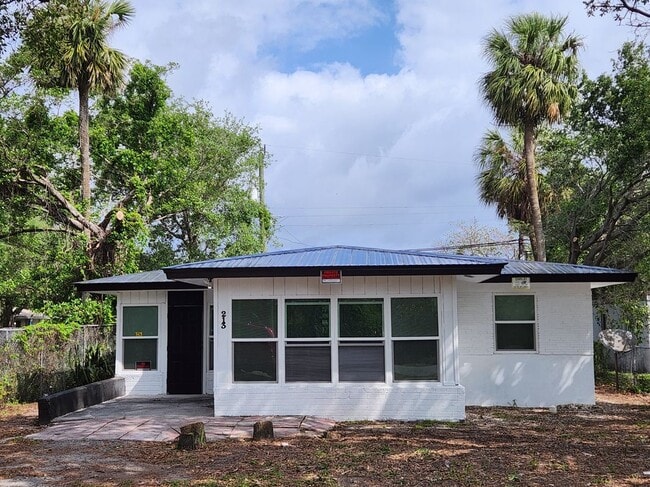 Primary Photo - 213 SW 2nd Ct