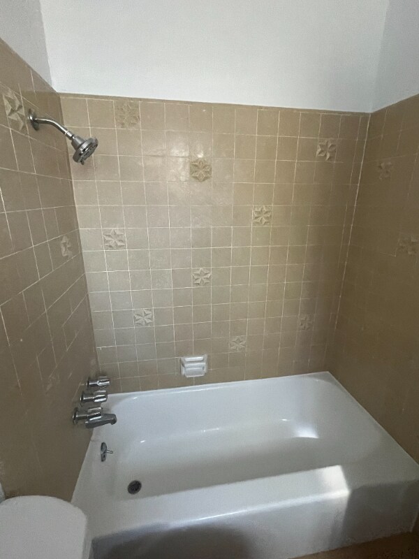 Building Photo - 675 E Victoria Ct