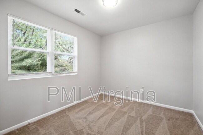 Building Photo - 5081 Holly Farms Dr