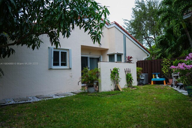 Building Photo - 4250 SW 149th Ct