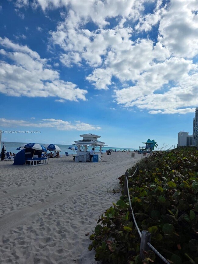 Building Photo - 7440 Harding Ave