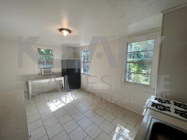 Building Photo - 503 Southdown Pl