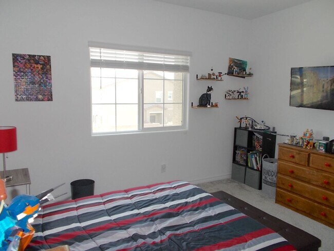 Building Photo - Beautiful 4 Bedroom Home