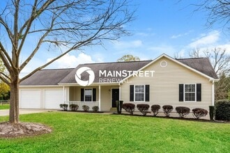 Building Photo - 3 Bedroom Pet-Friendly Home in LOCUST GROVE, GA with Main Street Renewal