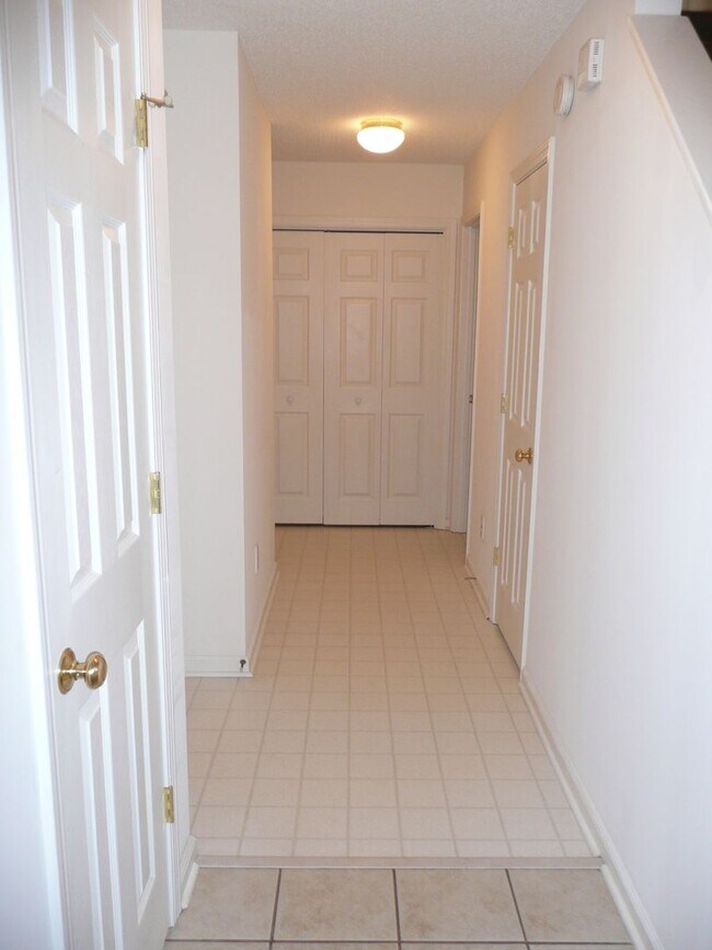 Building Photo - 141 Springwood Ln