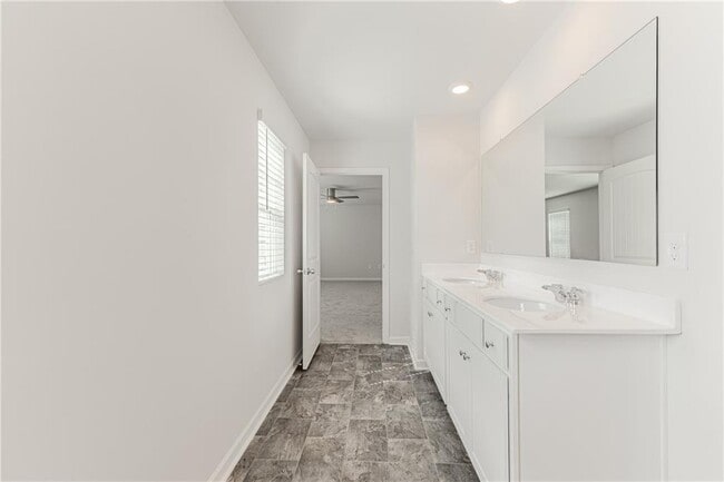 Building Photo - 545 King Vlg