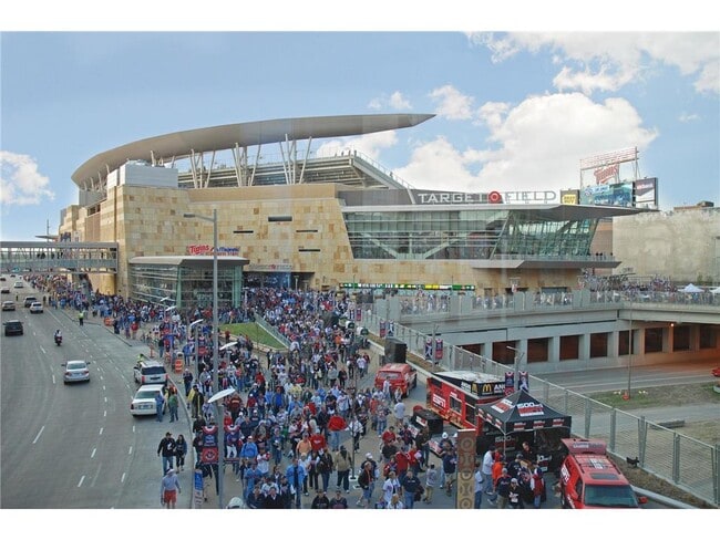 Building Photo - 660 N 2nd St