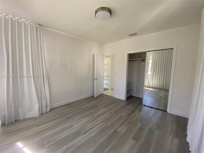 Building Photo - 1101 Bay Dr