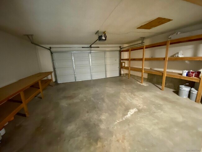 Building Photo - 293 Chapalita Dr