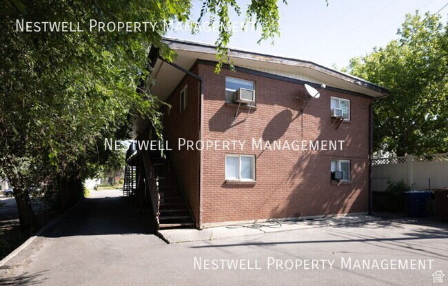 Building Photo - 938 Lowell Ave S