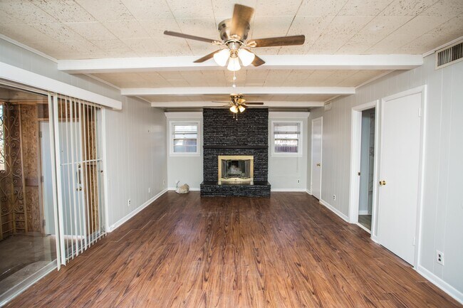 Building Photo - 2408 32nd St