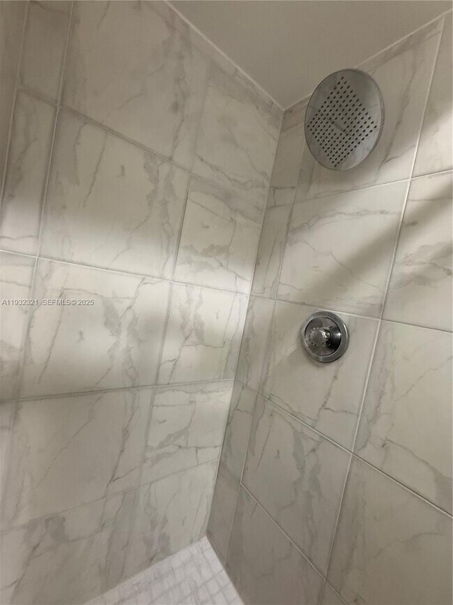 Building Photo - 2431 SW 82nd Ave