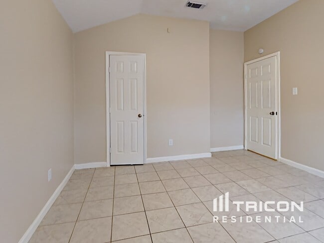 Building Photo - 3446 Edgecreek Dr
