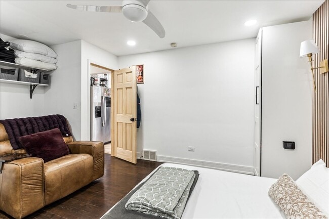 Building Photo - 2735 N Mozart St