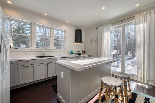 Building Photo - 13595 Soundview Ave