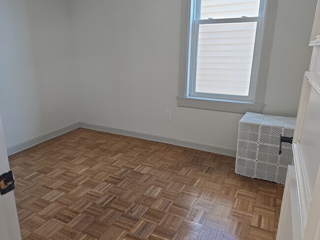 Building Photo - 2417 W Arthington St