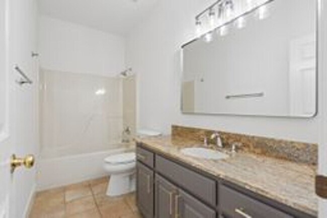 Building Photo - Beautiful Brentwood Home with Inground Pool on Quiet Cul-de-Sac