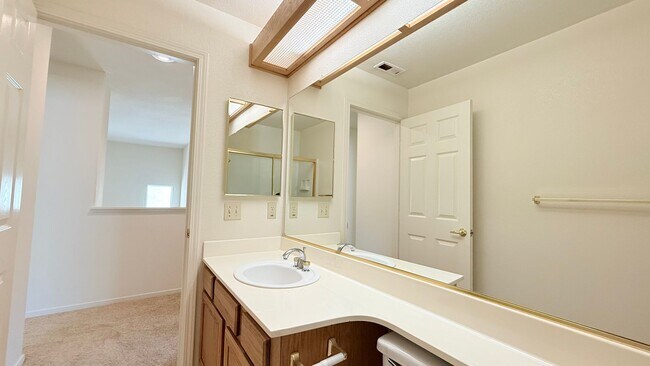 Building Photo - 1126 Vista Pointe Cir