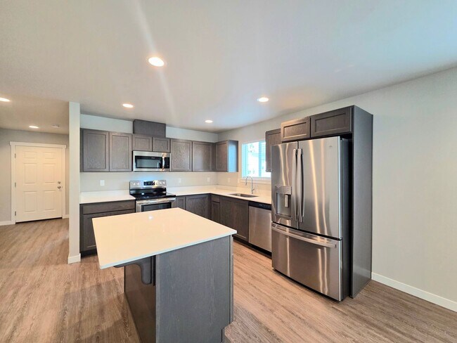 Building Photo - Modern 3 Bed / 2 Bath Rambler | Fully Fenced Yard + 2-Car Garage | Newer Neighborhood