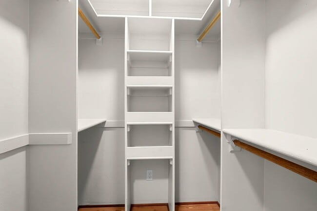 Building Photo - Darling cottage nestled in the woods near Holiday Market in Pleasant Valley!