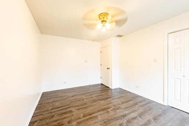 Building Photo - 2722 Larkspur Ln