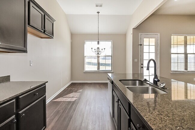 Building Photo - 75 Briar Hollow Ln