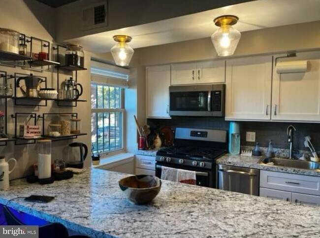 Building Photo - 2655 Birney Pl SE