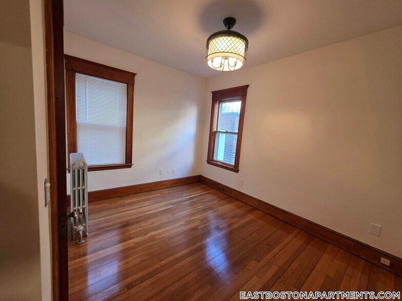 Building Photo - 102 Bayswater St